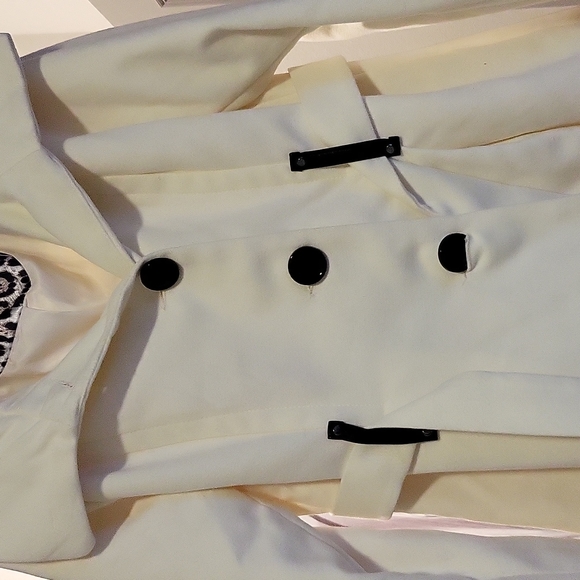 Women's Cream color belt jacket - Picture 3 of 8